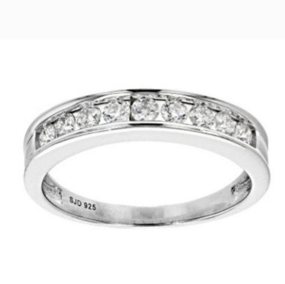 Moissanite Band Ring. - Picture 2 of 3